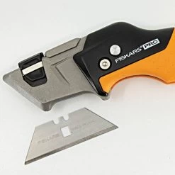 Fiskars Pro Folding Utility Knife -Garden Home 770030 7