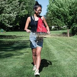 Earthway Hand Crank Spreader With 20lb Nylon Bag Hopper -Garden Home e27 inuse vert